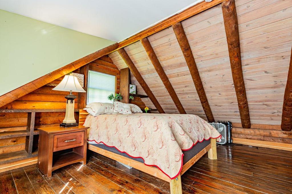 Authentic Log Cabin Mins From Chatts Best Sites Villa Chattanooga Exteriör bild